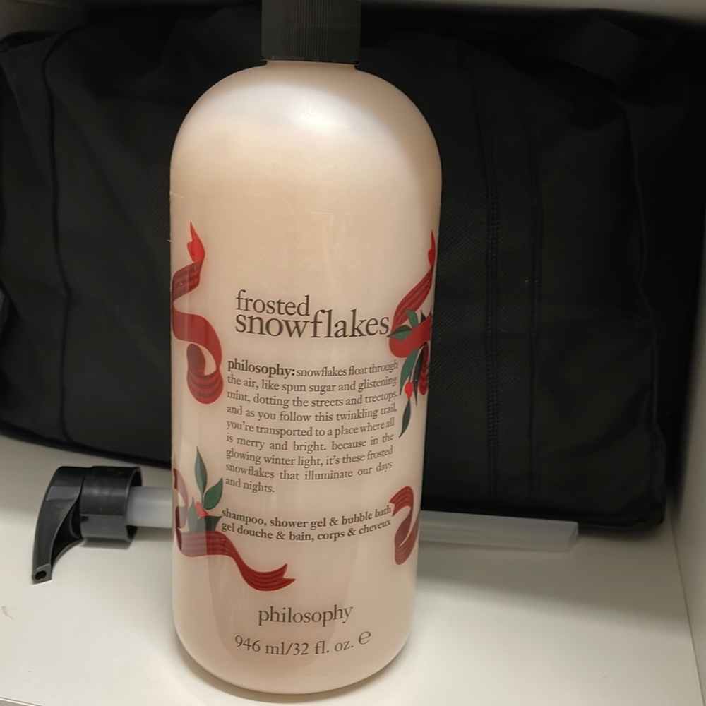 NEW Philosophy Frosted Snowflakes 32 oz sealed shampoo, shower gel & body wash
